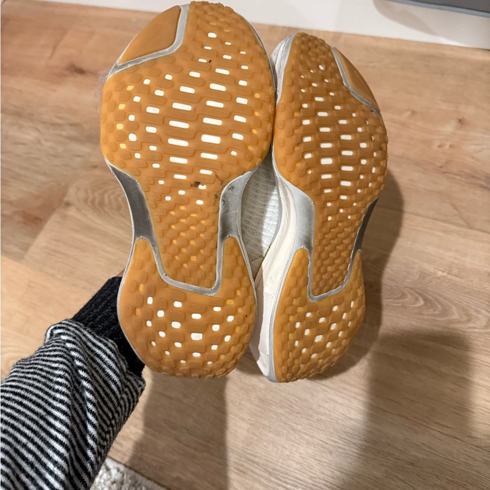 Nike Invincible Sneakers - Picture 4 of 10